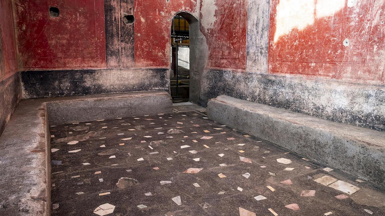 Luxury Unleashed: Pompeii's Extravagant 2000-Year-Old Private Spa Unearthed!