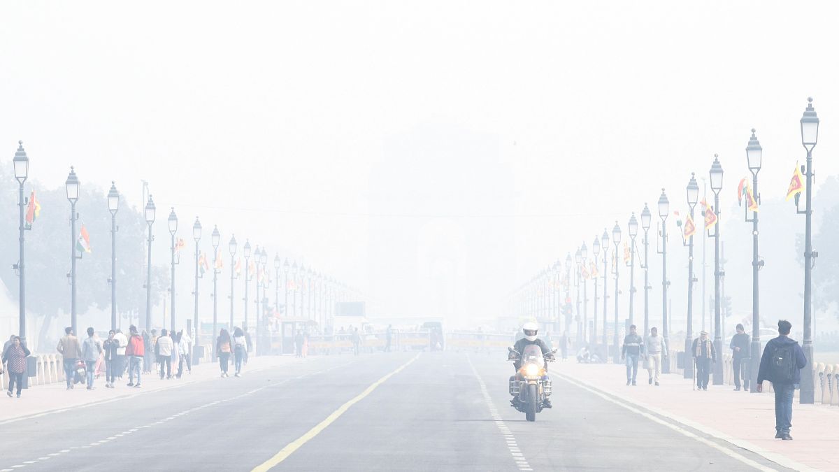 Delhi Chokes on Severe Air Pollution: AQI Reaches 427